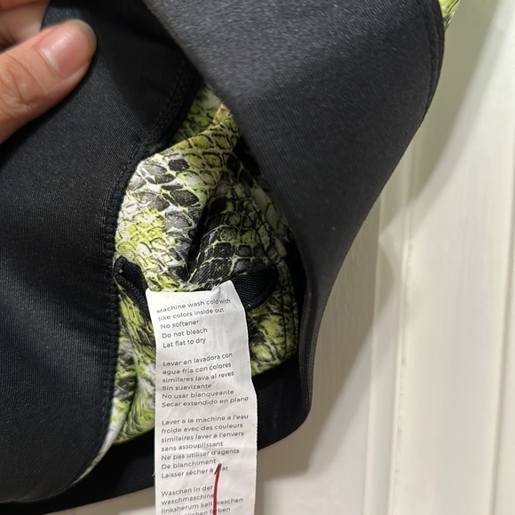 FABLETICS Women’s No-Bounce Sport Bra Zip Up Medium Animal Print - Picture 6 of 8